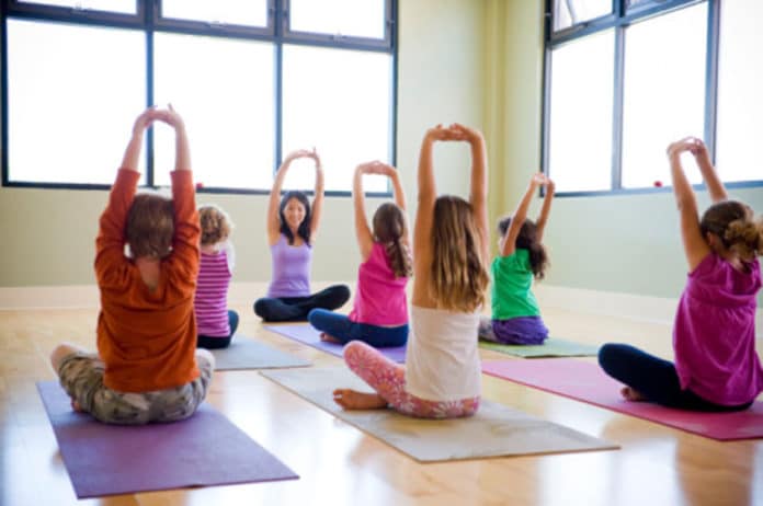 Yoga E Bambini è Giusto Farlo Praticare Ai Piccoli Vivo Di Benessere